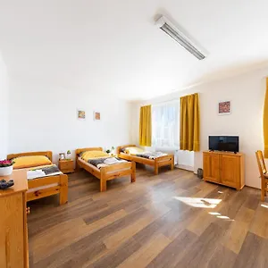 Beneš 2*, Praha Česká republika